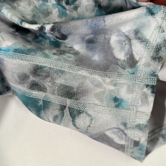 Lululemon Blue & White Kaleidofloral Multi Align Shorts 8” - Picture 5 of 7